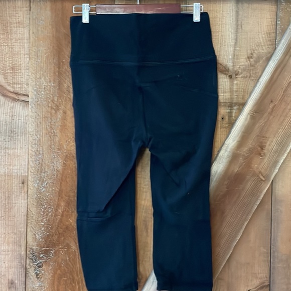 OLD Navy Active maternity black 3/4 leggings M - Picture 2 of 3